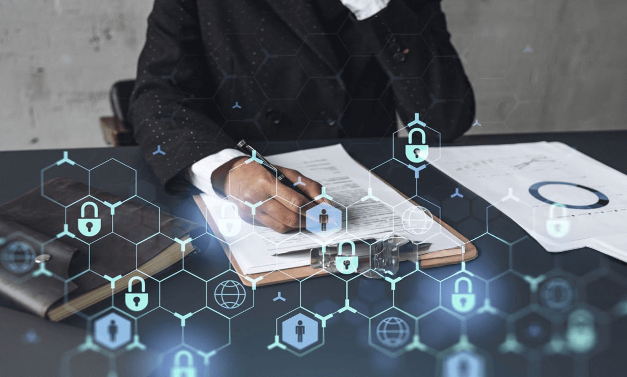 Como identificar fraudes no cadastro de clientes usando APIs?